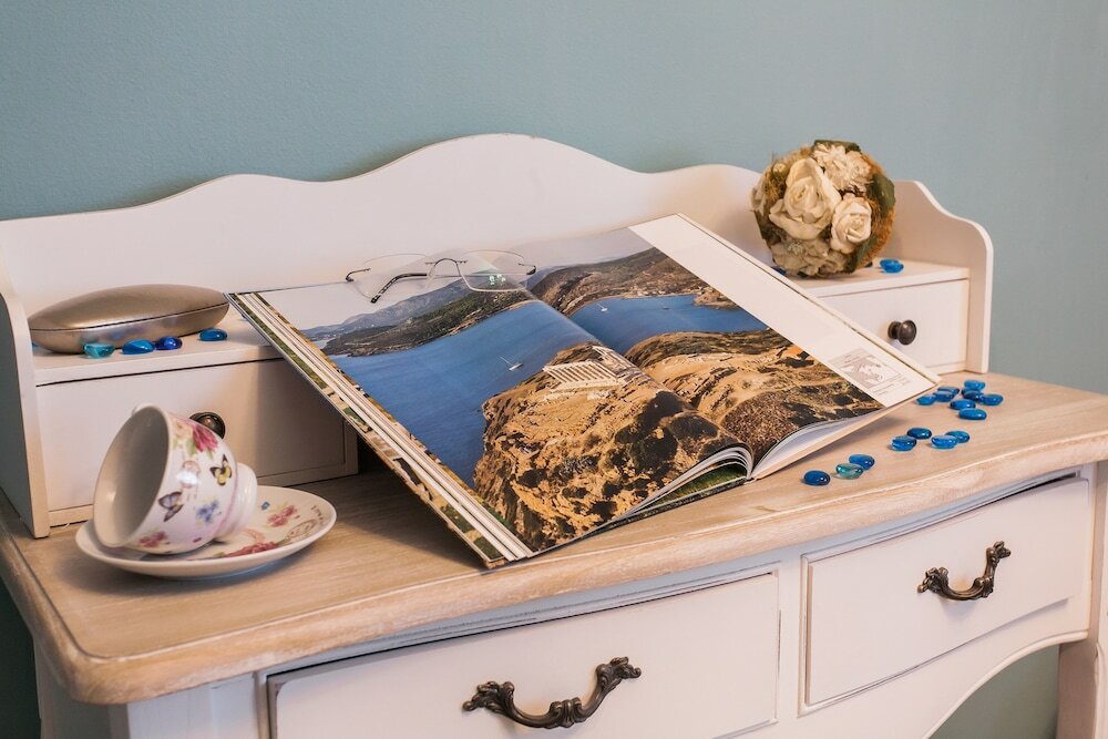 Фото Charming Acropolis Metro Station Apartment, Clean And Cozy