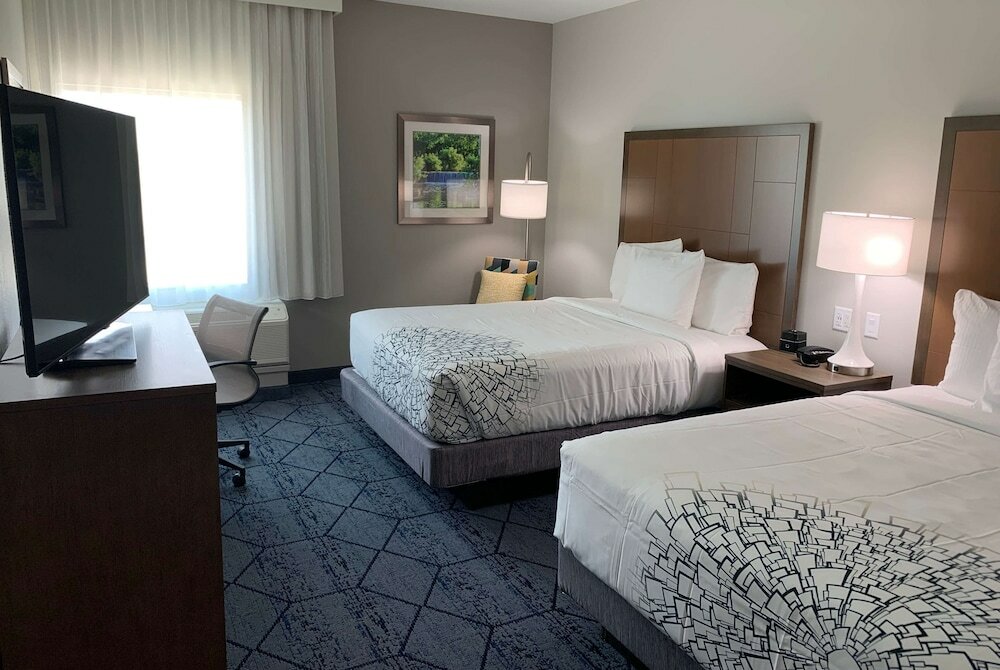 Фото La Quinta Inn & Suites by Wyndham Round Rock near Kalahari