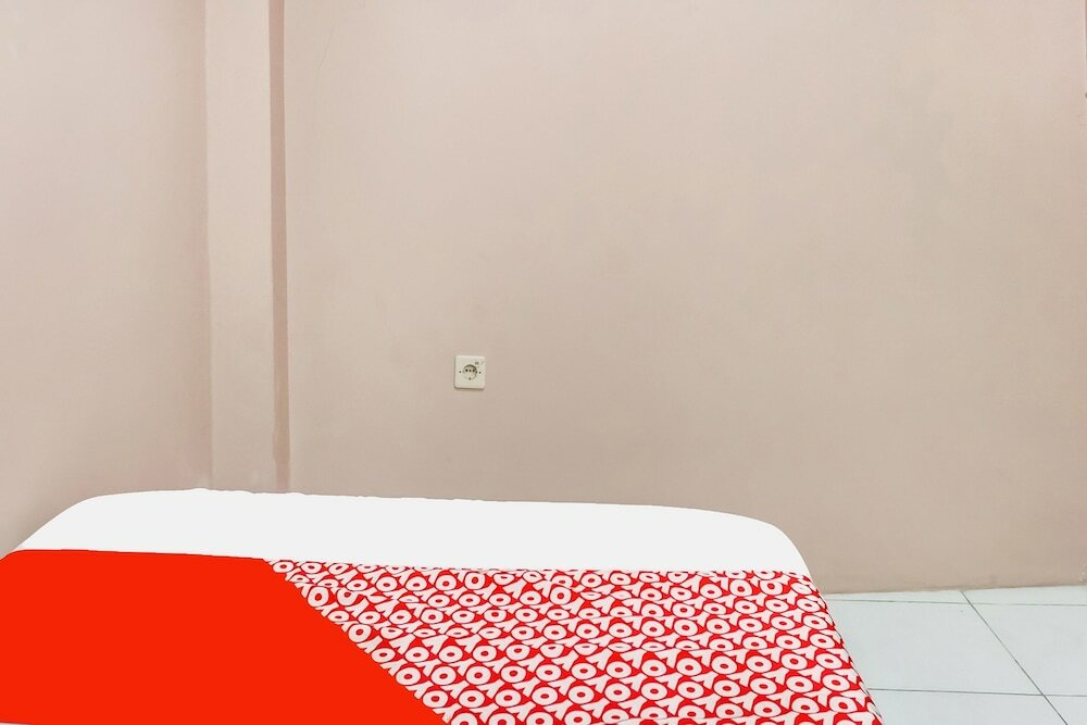 Фото Spot On 91336 Guesthouse Tarumanegara