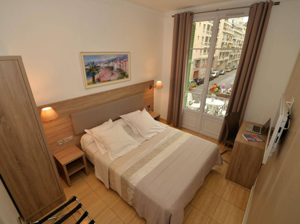 Фото Hotel Parisien