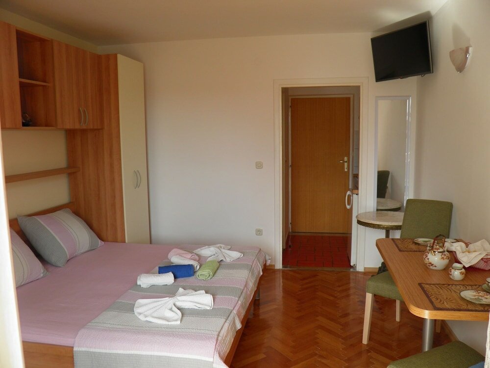 Фото Angela - With Beautiful Courtyard - Sa1