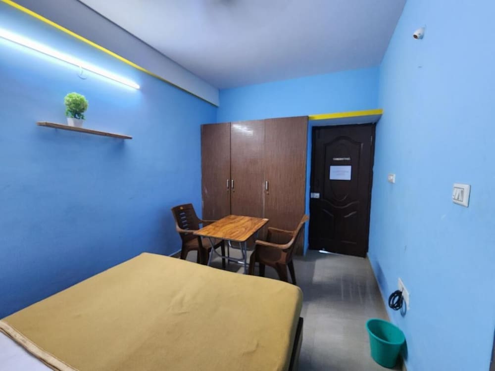 Фото Urban Sqaur Stay