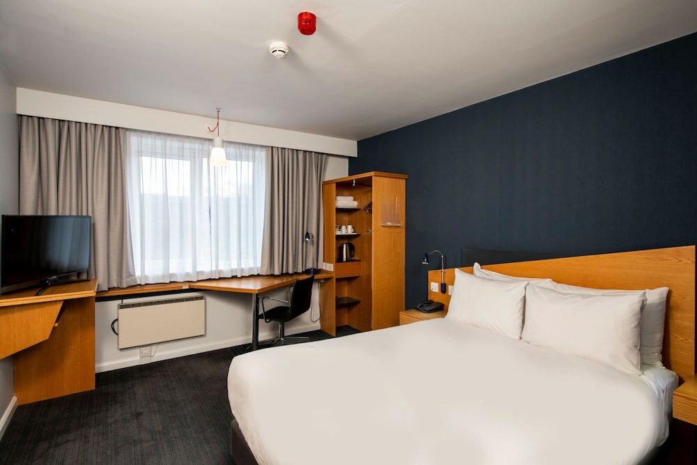 Фото Holiday Inn Express Taunton East, an Ihg Hotel