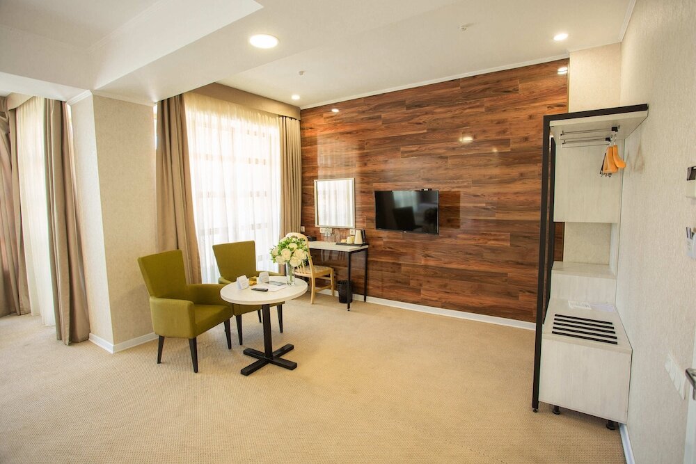 Фото B Hotel Bishkek