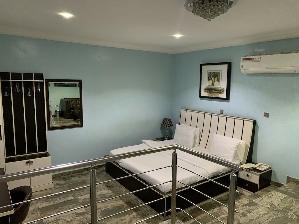 Фото Islanders Lounge and Hotel