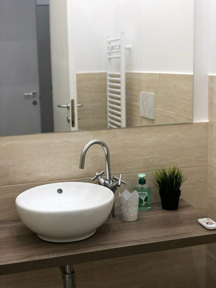 Фото White King Rooms