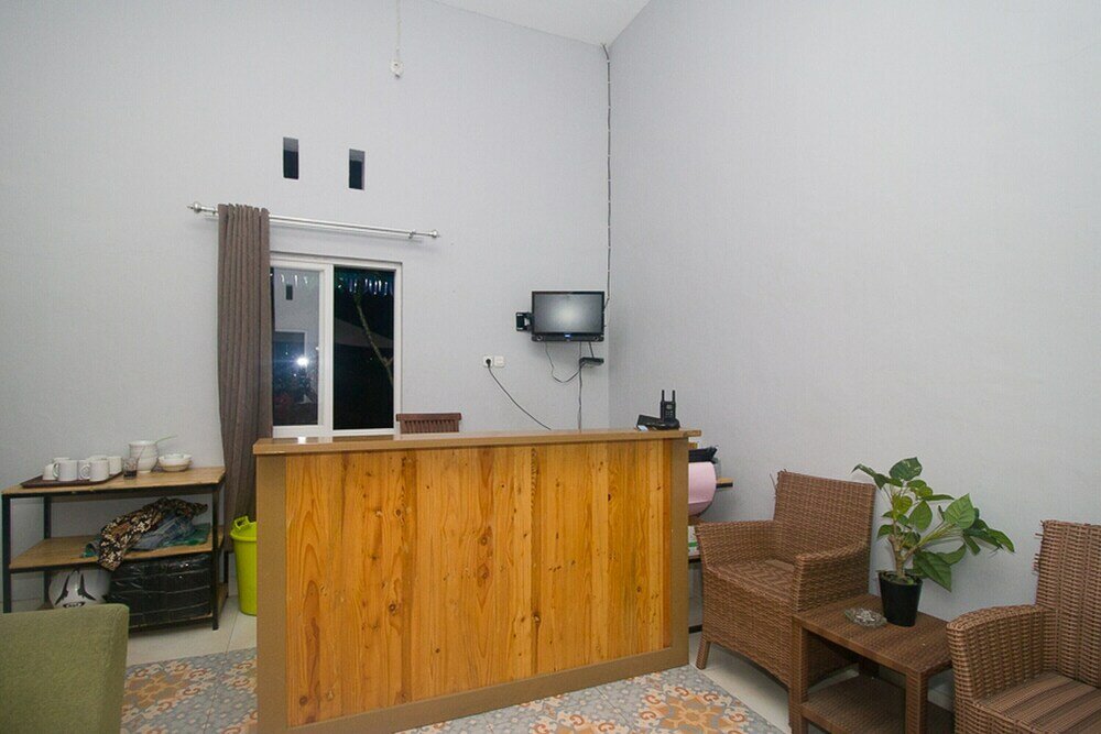 Фото RedDoorz Plus Syariah near Alun Alun Sampang