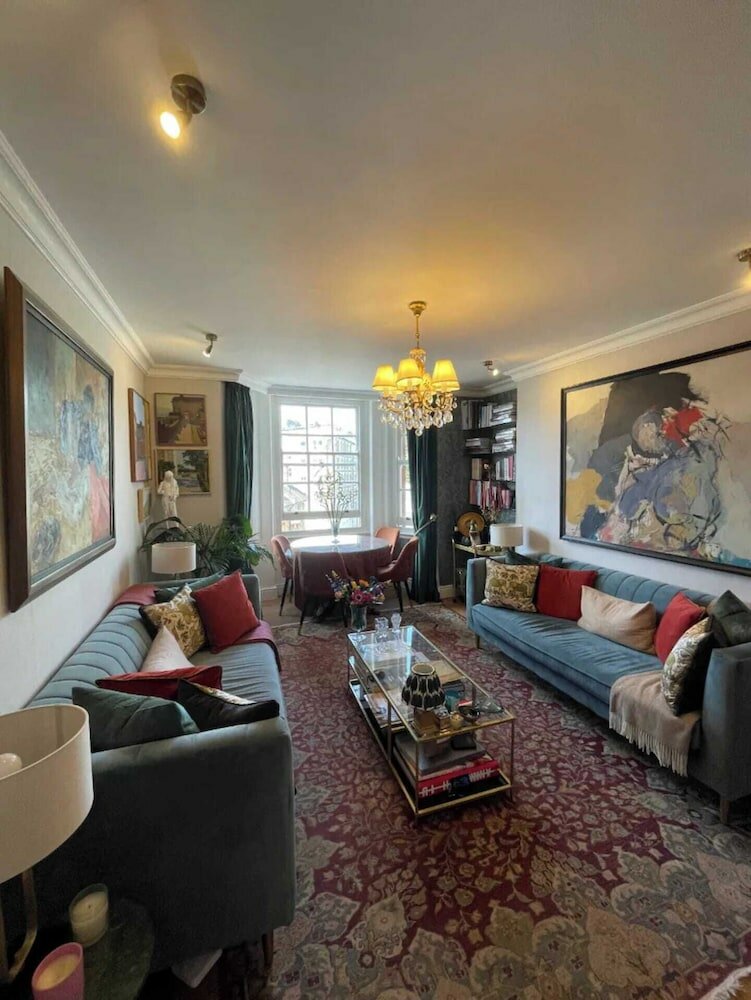 Фото Vibrant & Art-filled 2bd Haven - Victoria