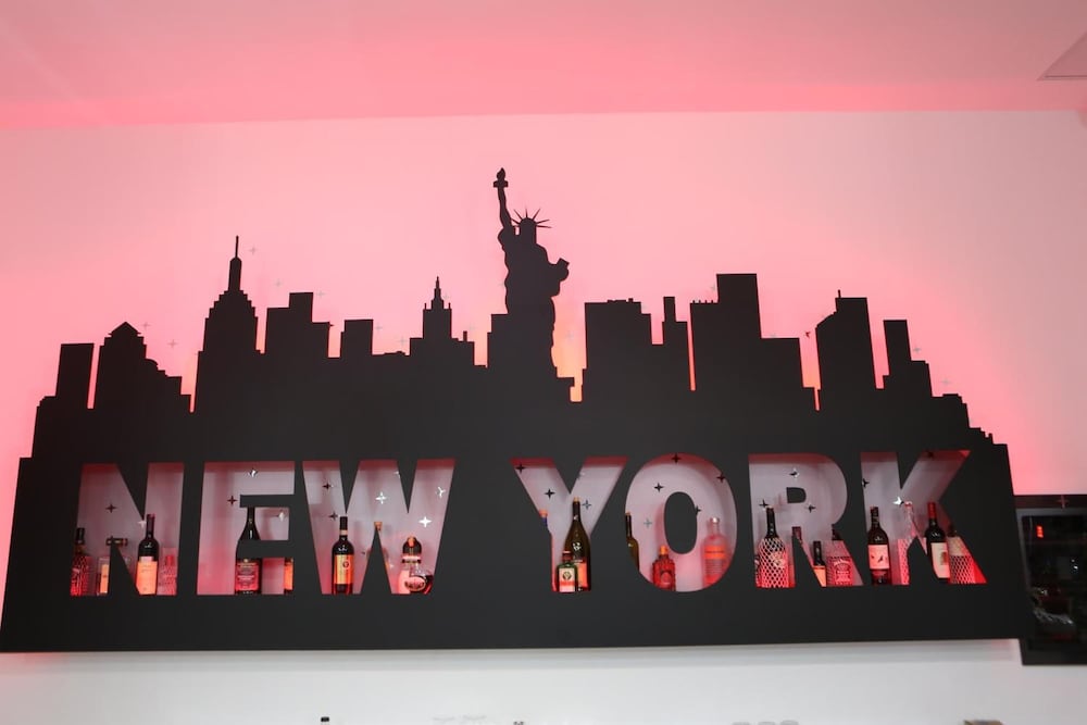 Фото Hotel New York Kamez