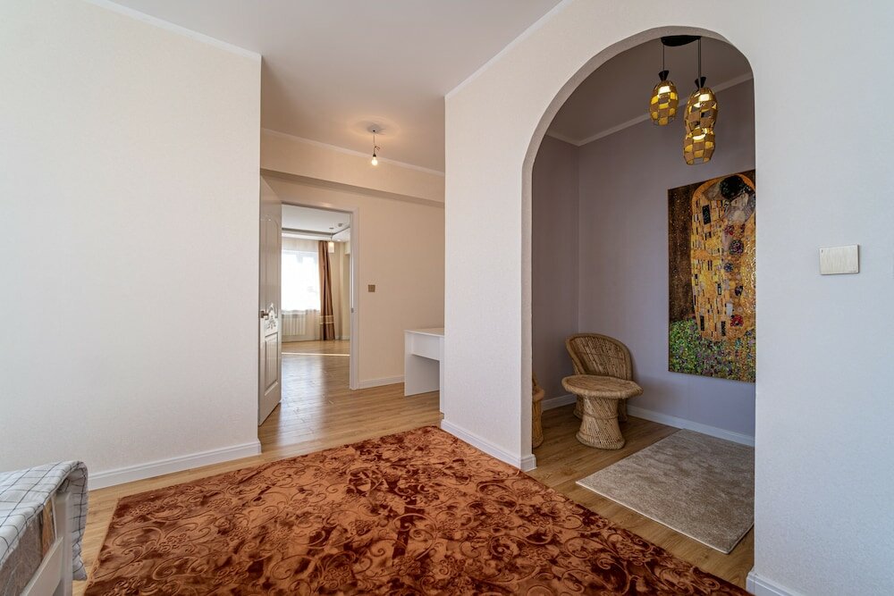 Фото Eagle Town Service Apartment