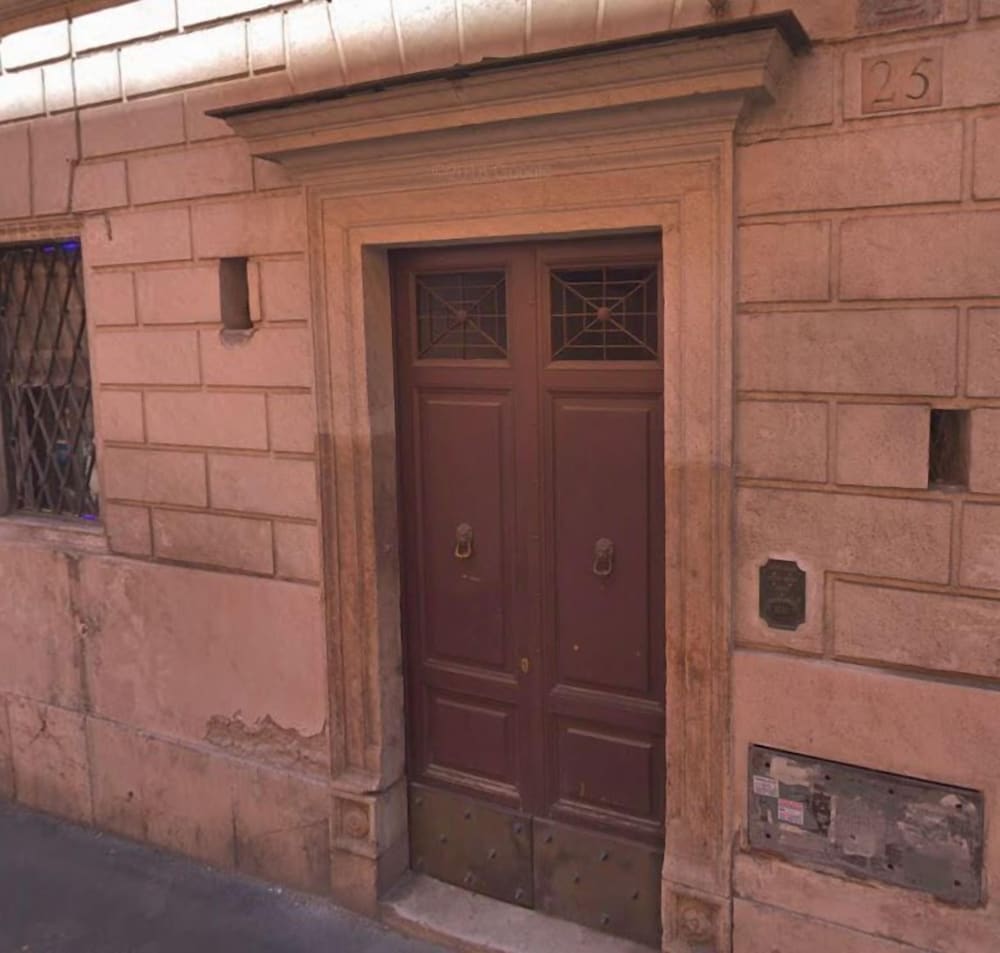 Фото Trevi Fountain Home