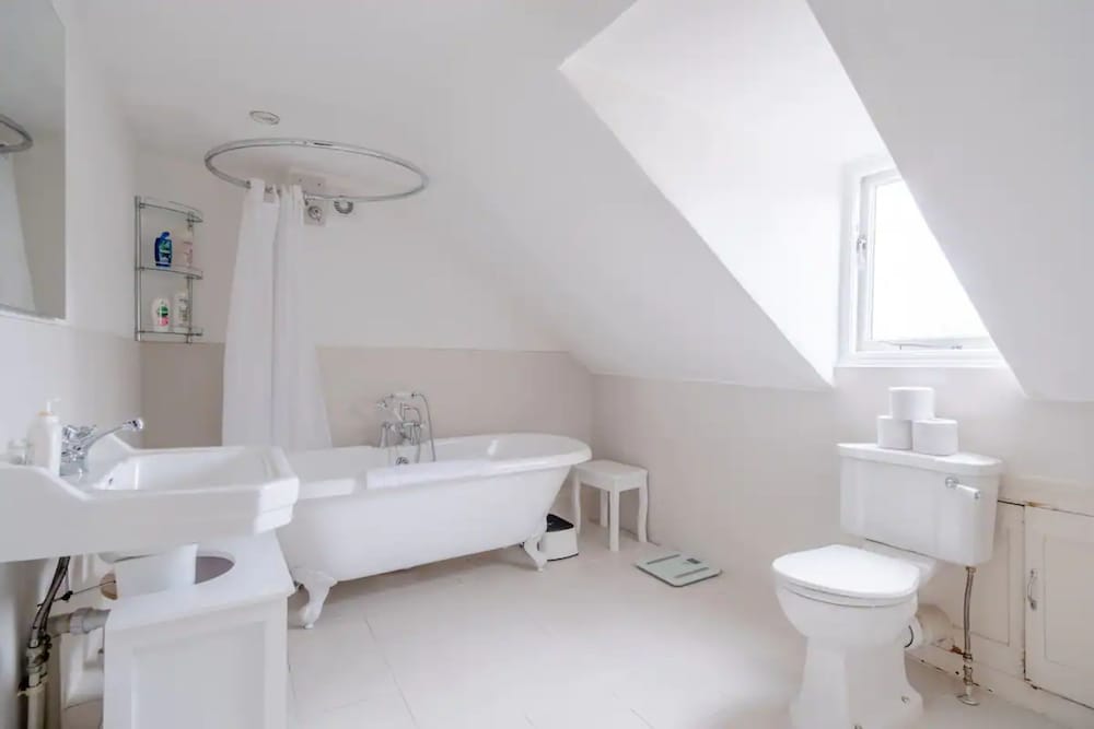 Фото Beautiful and Central 3 Bedroom Retreat in Angel