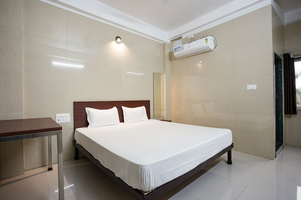 Фото Spot On 23725 Jay Shanti Palace Hotel