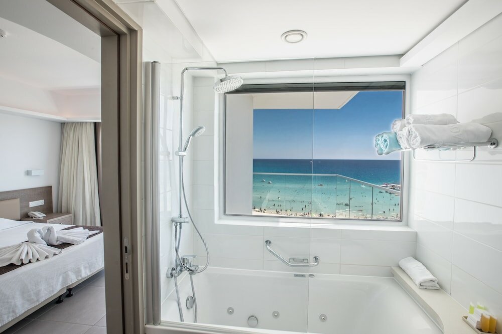 Фото Vassos Nissi Plage Hotel & SPA