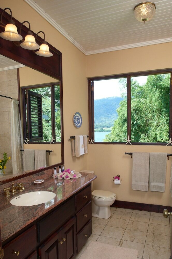 Фото Bluefields Bay Villas