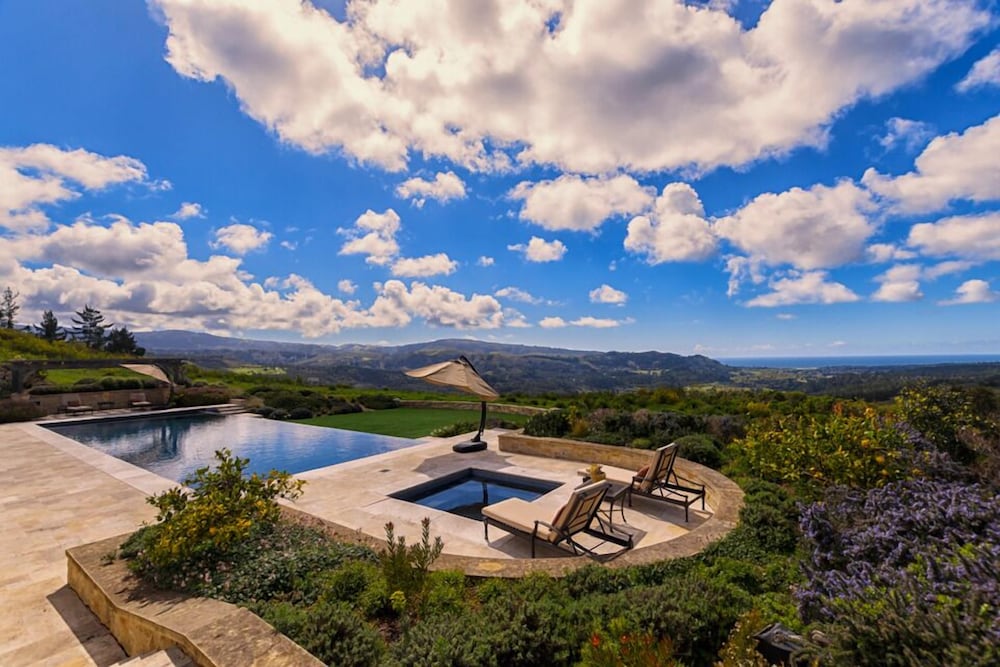 Фото Lx1: Chateau D' Renaitre - Carmel-by-the-sea Luxury Villa: