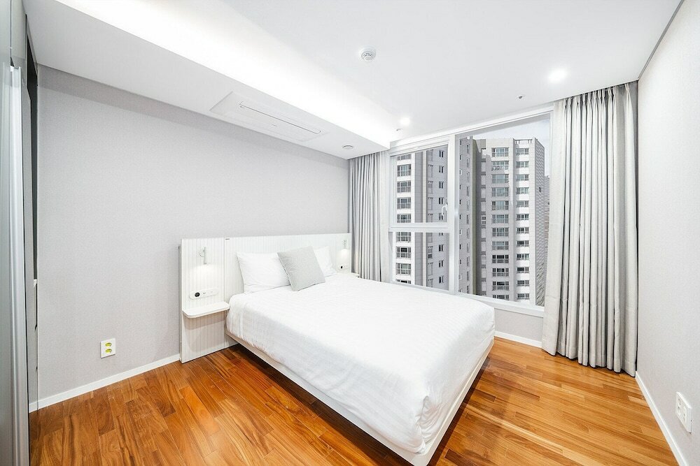 Фото Seocho Intoraon Hotel and Residence