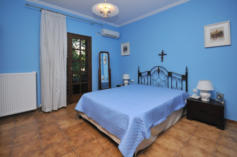 Фото Family Maisonette with Pool near Beach