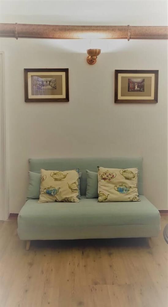 Фото 2-bed House in Rome Near Coliseum