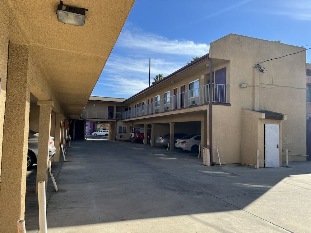 Фото Deluxe Inn La