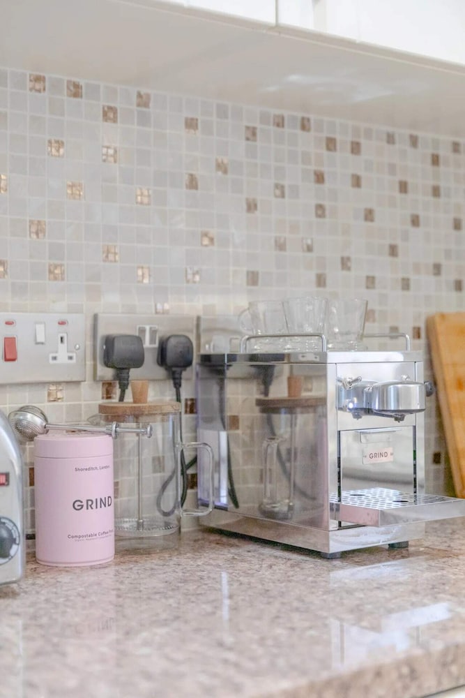 Фото Stylish 2bd Flat - 5 Minute Walk to Notting Hill!