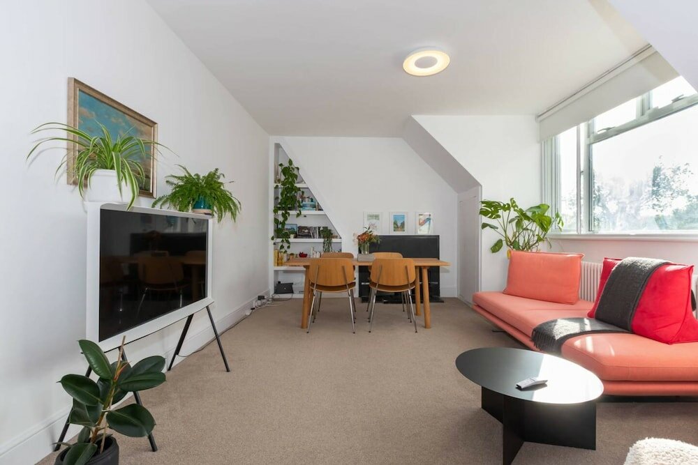 Фото Bright 1 Bedroom Flat Near the Tube