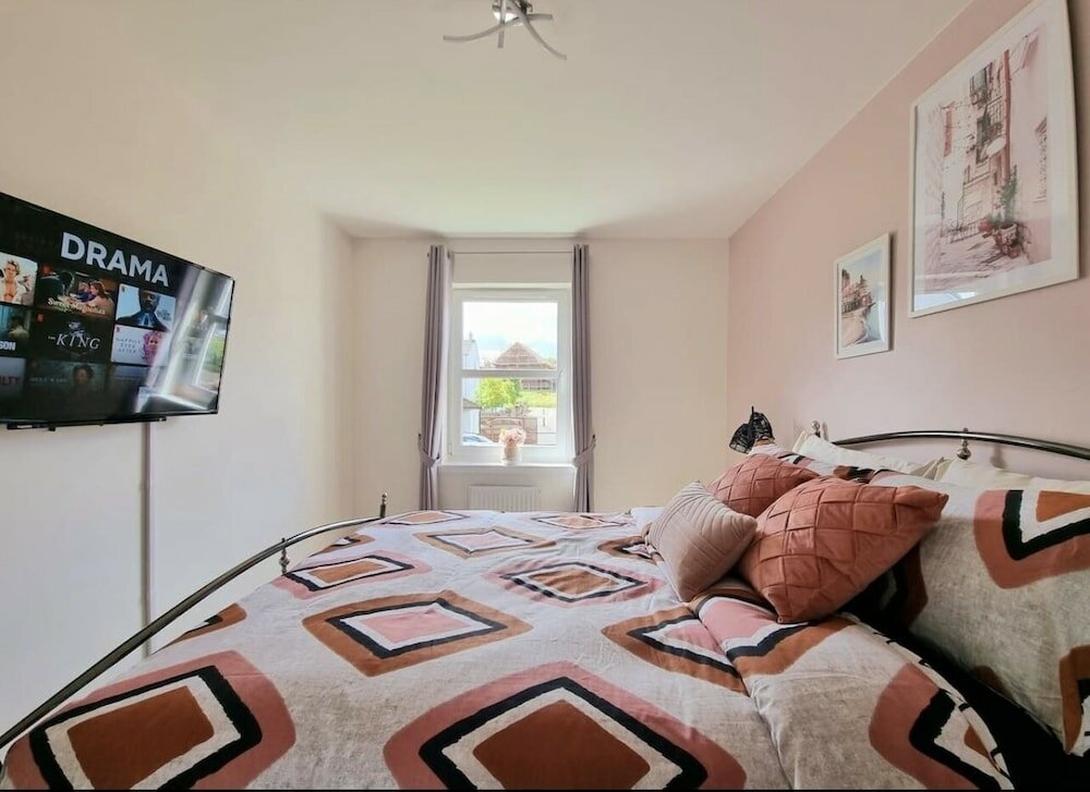 Фото Boutique 3-bed Home with Free Parking in Glasgow