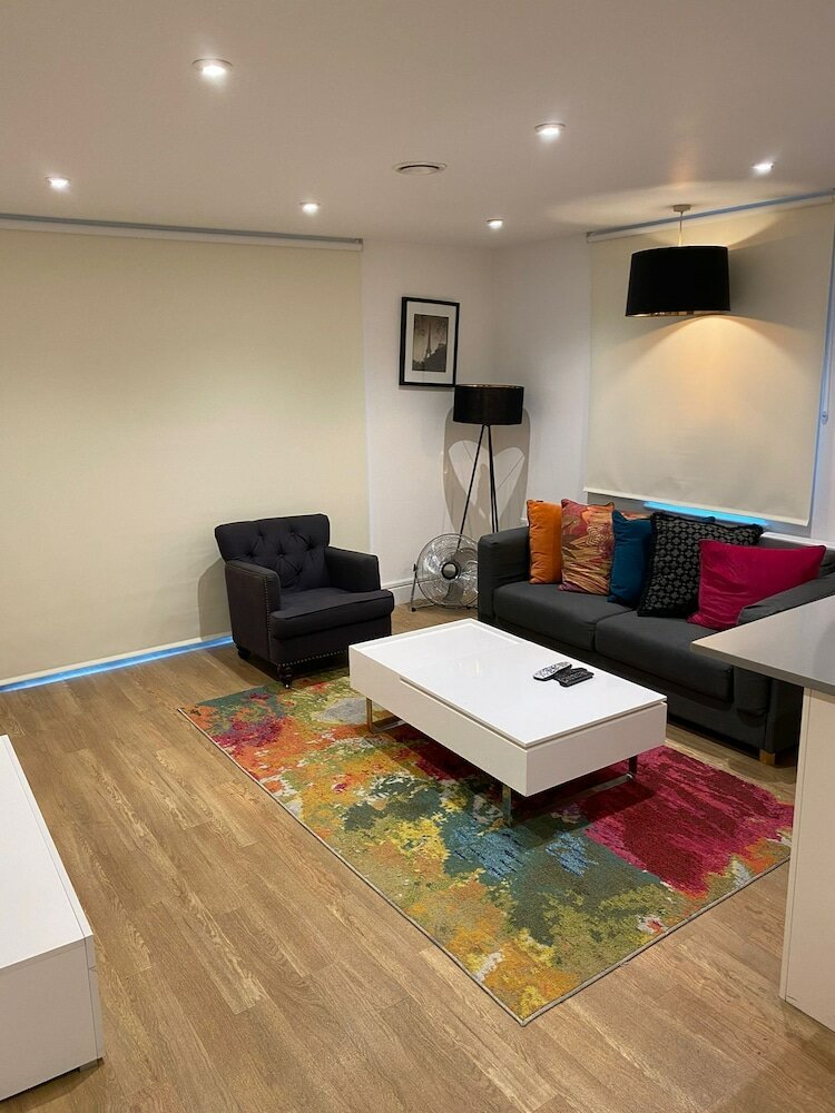 Фото Stunning 2 Bed Apartment With Parking