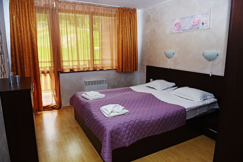 Фото Forest Nook Aparthotel