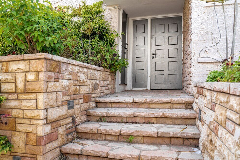 Фото Spacious 4bd House w Pool in Hezliya