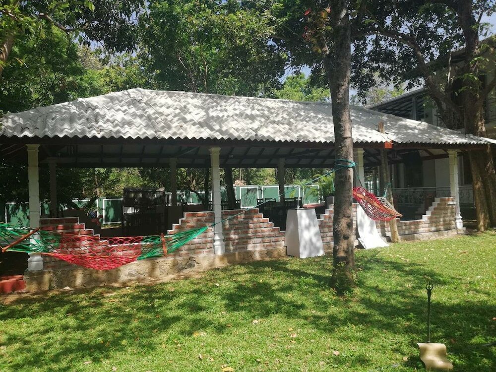 Фото N. L. I. Guest House