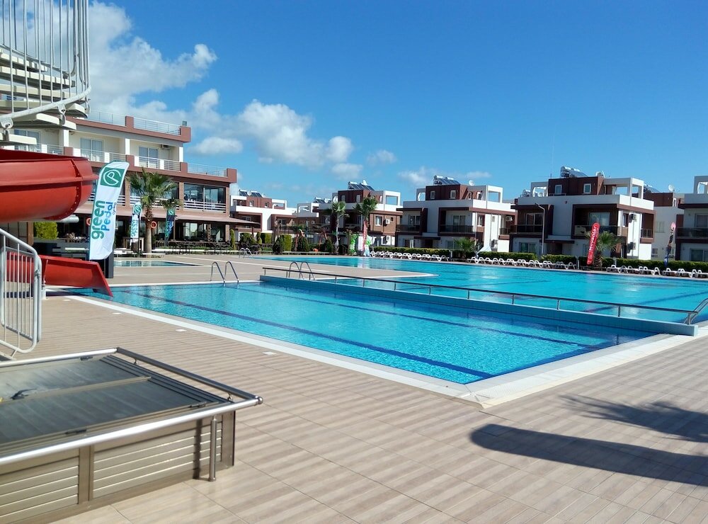 Фото One Bedroom Apartment at Longbeach