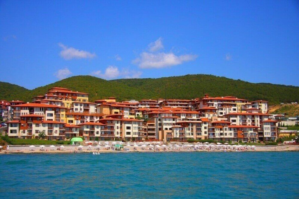 Фото Luxury Apartment in Garden of Eden