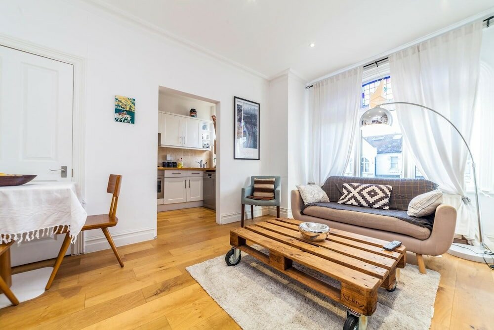 Фото Wilde Victorian Room & private Bathroom