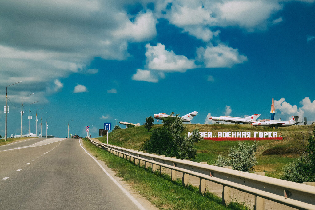 Monument to technology Истребитель МиГ-17АС, Temryuk, photo