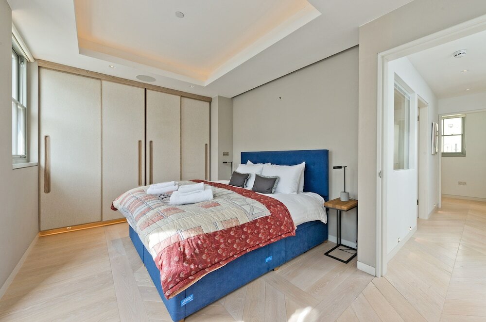 Фото Amazing South Kensington Mews House by Underthedoormat