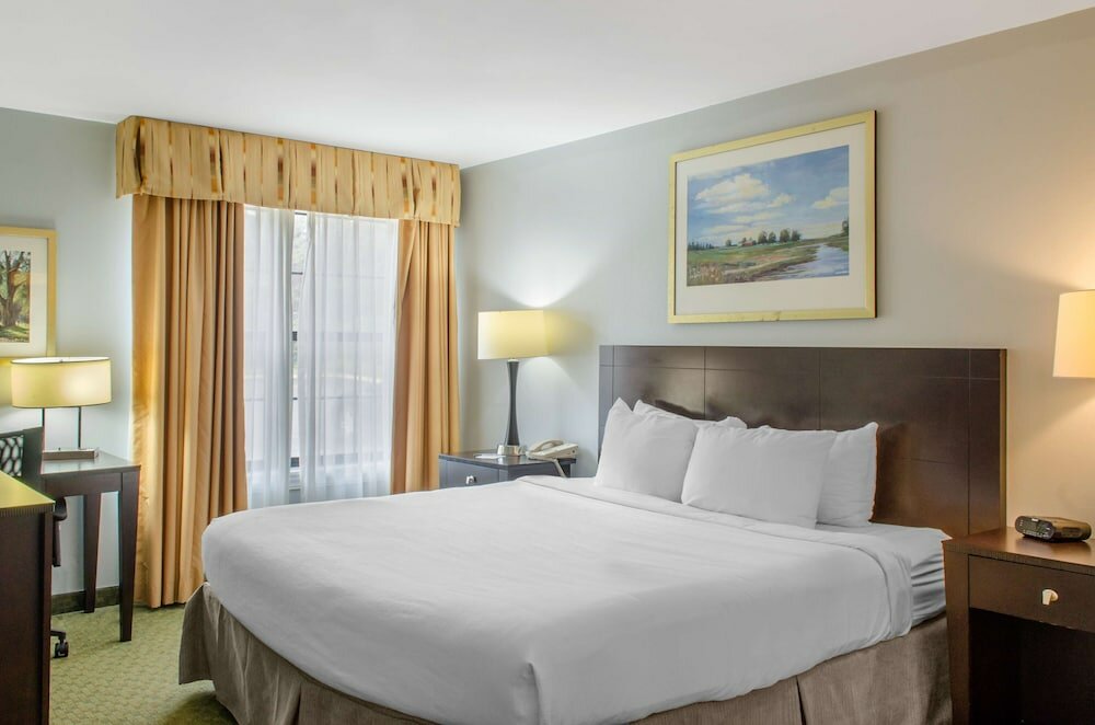 Фото Ramada by Wyndham Shreveport Airport