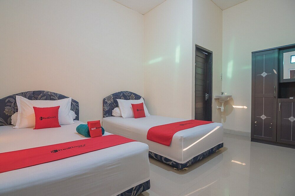 Фото RedDoorz near Living Plaza Balikpapan 2