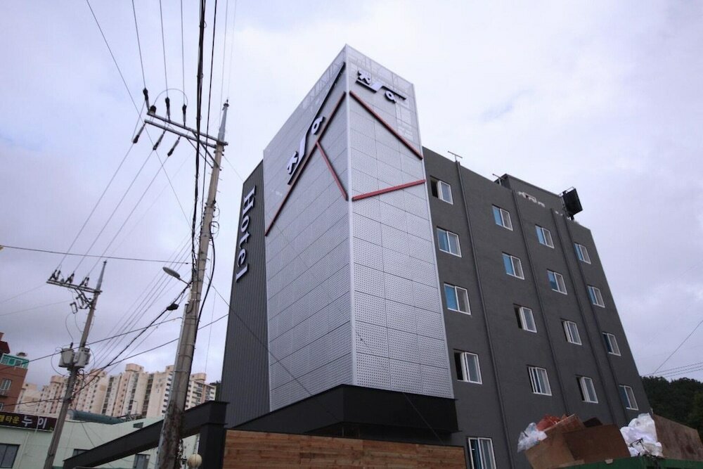 Фото Yeosu Hakdong Ja Self Check-in Motel