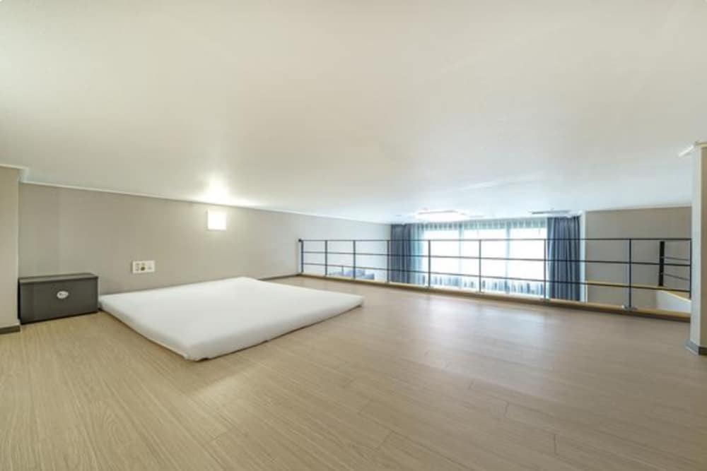 Фото Coopstay Koaroo Yeosu