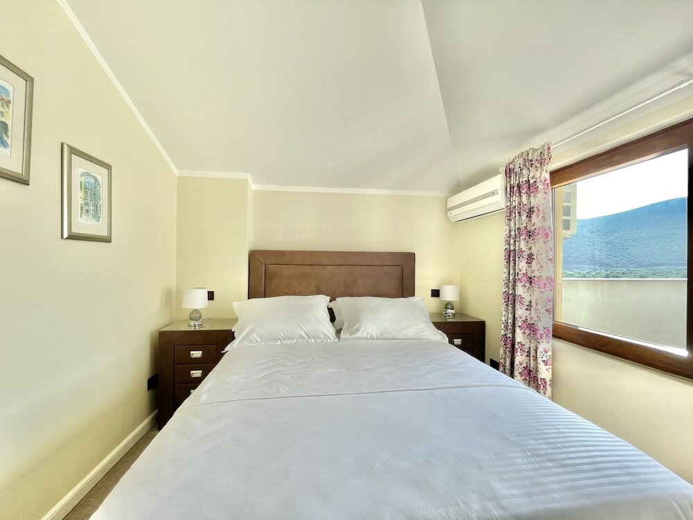 Фото Hotel Opera Jaz