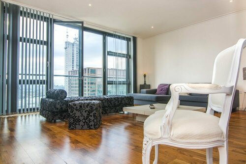 Гостиница Canary Wharf - Corporate Riverside Apartments в Лондоне