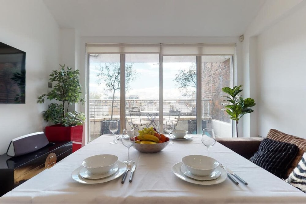 Фото Short let - Penthouse Apartment With West-facing Terrace