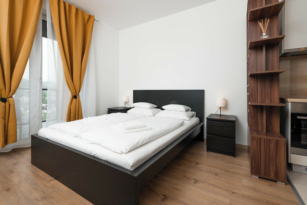 Фото WaterFront City Apartments by UrbanRent