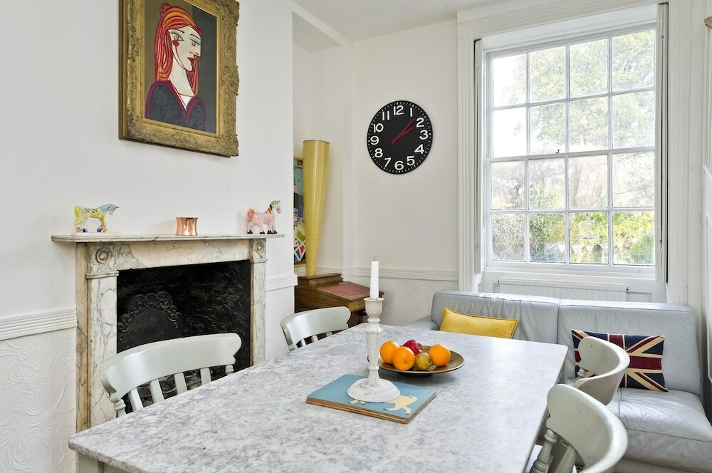 Фото Historic Family Home Near Hampstead Heath by Underthedoormat