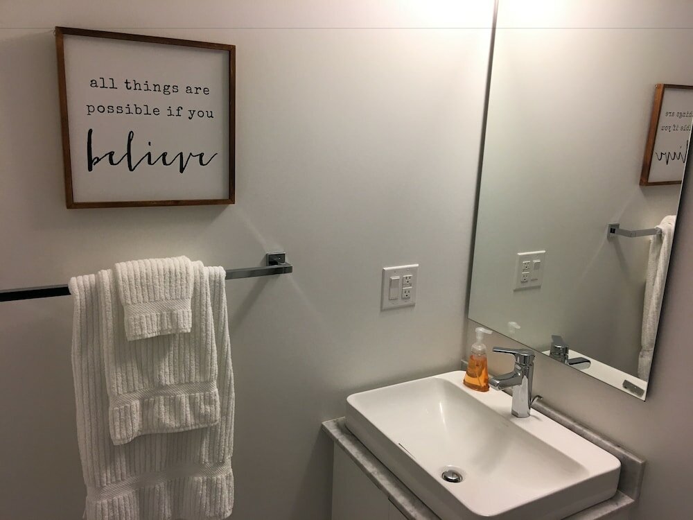 Фото To Stays - York and Lakeshore