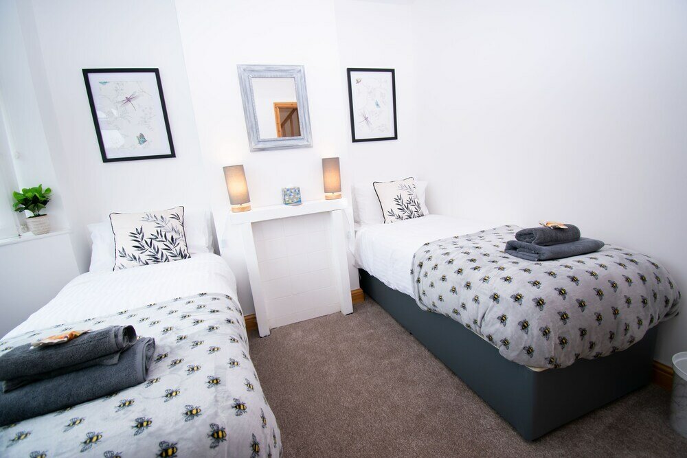 Фото Ideal Lodgings in Bury - Redvales