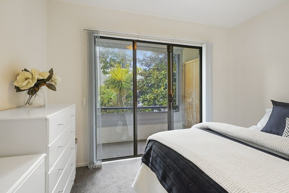 Фото Stylish Central 2br Apt nr Hospital