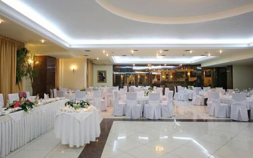 Фото Parnis Palace Hotel Suites