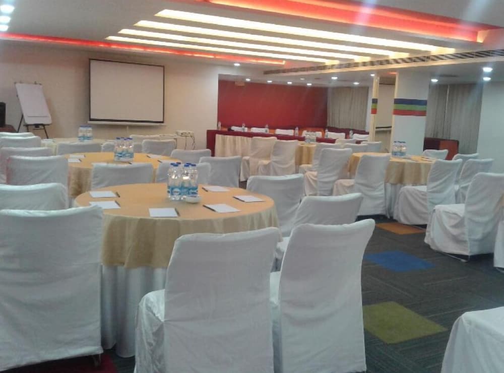 Фото Icon Select by Bhagini